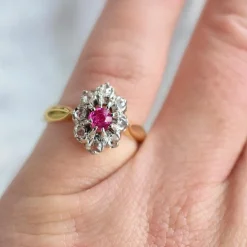 Bague Marguerite Ancienne Or 18 Carats, Diamants et Rubis - Circa 1900