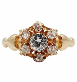Bague marguerite antique or rose ornée d'un diamant entouré de diamant et épaulé de petits cœurs