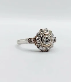 Bague marguerite art deco or blanc 18k et 1,02 carats diamant taille ancienne (circa 1940)