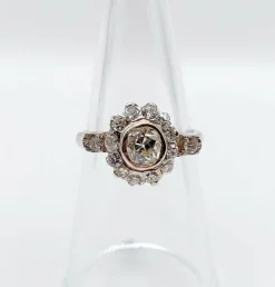 Bague marguerite art deco or blanc 18k et 1,02 carats diamant taille ancienne (circa 1940)