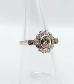 Bague marguerite art deco or blanc 18k et 1,02 carats diamant taille ancienne (circa 1940)