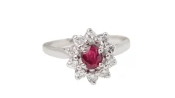 Bague marguerite en or blanc, rubis et diamants