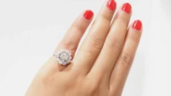 Bague marguerite en or blanc et diamants