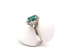 Bague marguerite en or blanc 750, émeraude et diamants