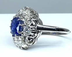 Bague marguerite en or blanc et platine en saphir et diamants