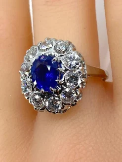 Bague marguerite en or blanc et platine en saphir et diamants