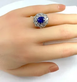 Bague marguerite en or blanc et platine en saphir et diamants