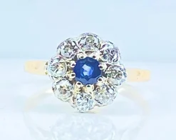 Bague marguerite en or blanc en saphir et diamants