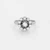 Bague marguerite en or gris et diamants
