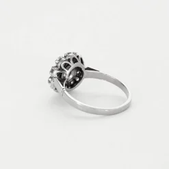 Bague marguerite en or gris et diamants