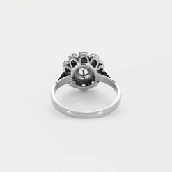 Bague marguerite en or gris et diamants