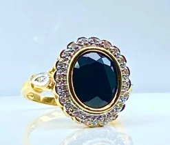Bague marguerite en or jaune 18 carats, saphir et diamants
