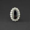 Bague marguerite en platine, saphir et diamants.