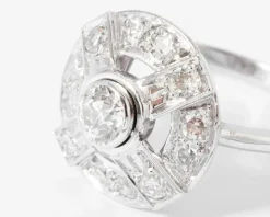 Bague marguerite en platine or gris et diamants