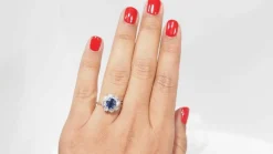 Bague marguerite en saphir de Ceylan et diamants
