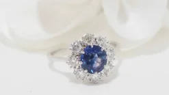 Bague marguerite en saphir de Ceylan et diamants