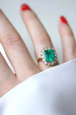 Bague Marguerite émeraude Colombie 3.20 Cts et diamants