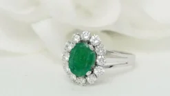 Bague Marguerite émeraude ovale et diamants