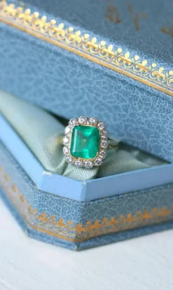 Bague Marguerite émeraude Colombie 3.20 Cts et diamants