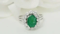 Bague Marguerite émeraude ovale et diamants