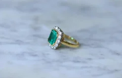 Bague Marguerite émeraude Colombie 3.20 Cts et diamants