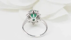 Bague Marguerite émeraude de Zambie diamants