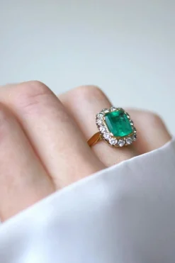 Bague Marguerite émeraude Colombie 3.20 Cts et diamants