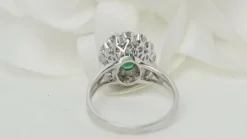 Bague Marguerite émeraude ovale et diamants