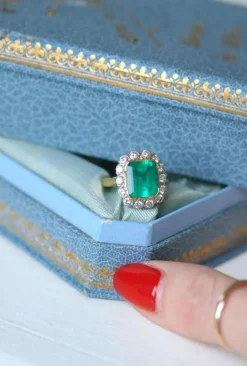 Bague Marguerite émeraude Colombie 3.20 Cts et diamants