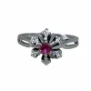 Bague marguerite or blanc, rubis, diamants