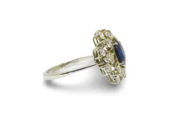 Bague marguerite or blanc, saphir, diamants