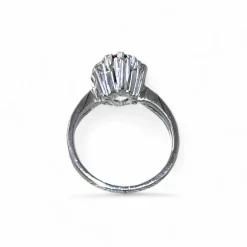 Bague marguerite or blanc, rubis, diamants