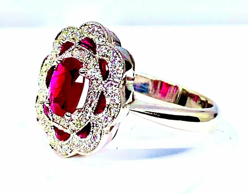 Bague marguerite Or blanc Rubis et Diamants