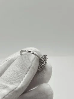 Bague marguerite or blanc, saphir, diamants