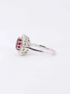 Bague marguerite or blanc rubis ovale diamants