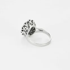 Bague marguerite or blanc, saphir et diamants