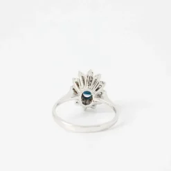 Bague marguerite or blanc saphir oval entourage diamants