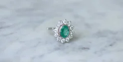 Bague marguerite Or blanc Emeraude Diamants
