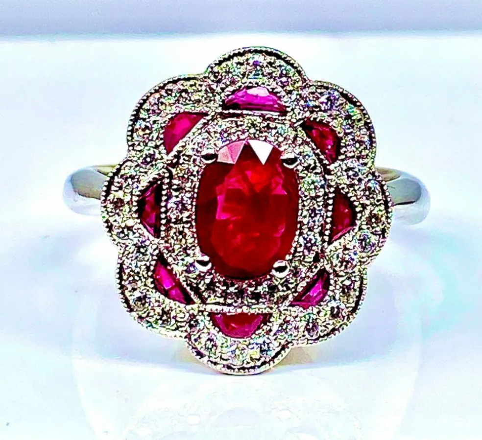 Bague marguerite Or blanc Rubis et Diamants