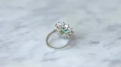 Bague marguerite Or blanc Emeraude Diamants