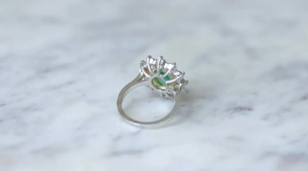 Bague marguerite Or blanc Emeraude Diamants