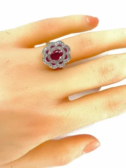 Bague marguerite Or blanc Rubis et Diamants