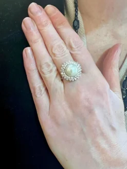 Bague Marguerite or gris, perle 10mm, diamants