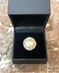 Bague Marguerite or gris, perle 10mm, diamants