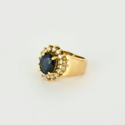 Bague marguerite, or jaune, saphir et diamants