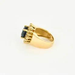 Bague marguerite, or jaune, saphir et diamants