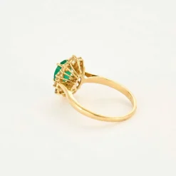 Bague Marguerite or jaune, diamants et émeraudes