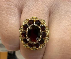 Bague marguerite or jaune grenats