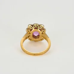 Bague marguerite or jaune et platine, diamants et saphirs rose