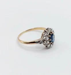 Bague marguerite or jaune, saphir synthétique et diamants (circa 1900)